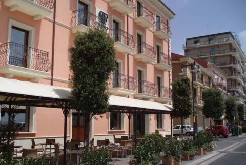 Palazzo Foti Hotel Crotone Exterior foto
